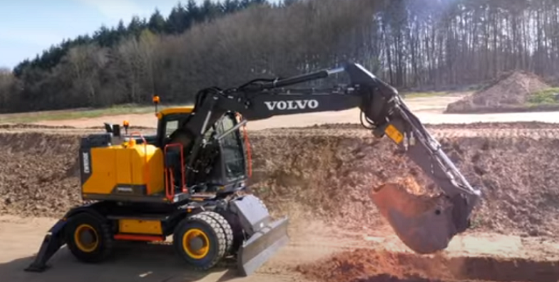 экскаватор на ограниченном пространстве